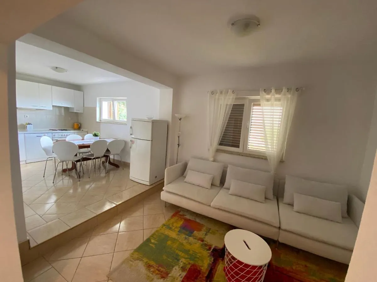 Apartment Apartmani Solis Sveti Petar
